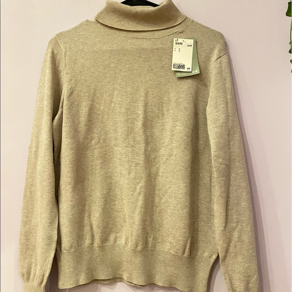 H&M Women’s Tan Colored Turtleneck. NEW WITH TAGS. Women’s size Medium.